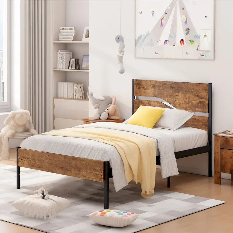 Cadre de lit plateforme en métal industriel avec tête et pied de lit en bois, aucun sommier tapissier requis