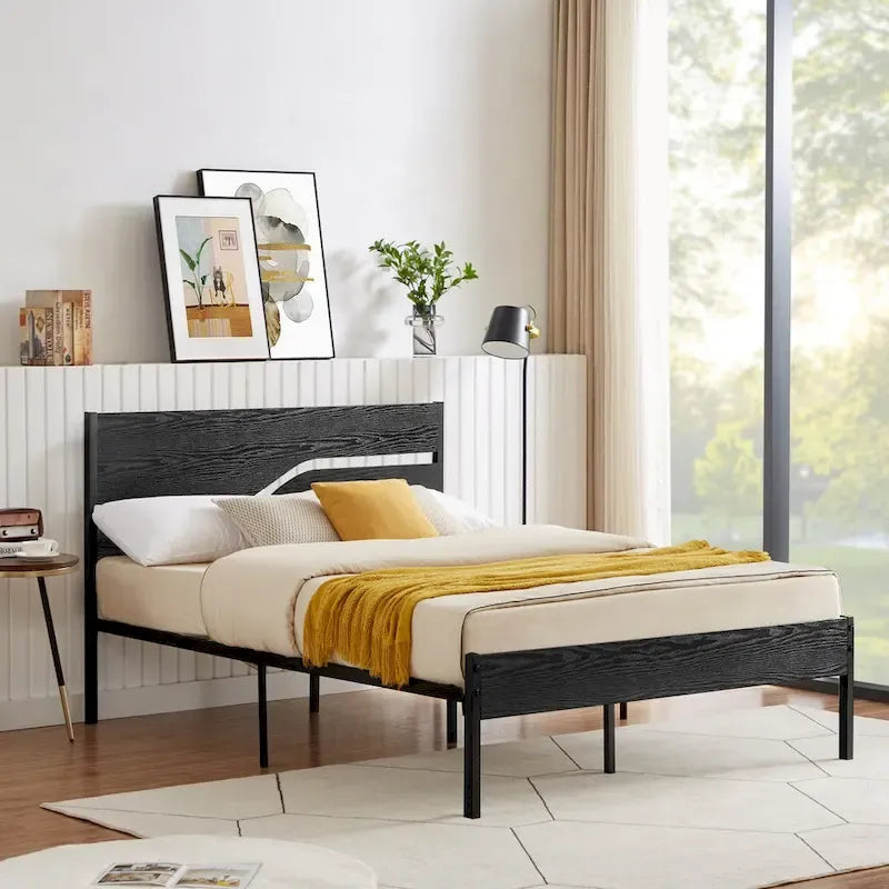 Cadre de lit plateforme en métal industriel avec tête et pied de lit en bois, aucun sommier tapissier requis