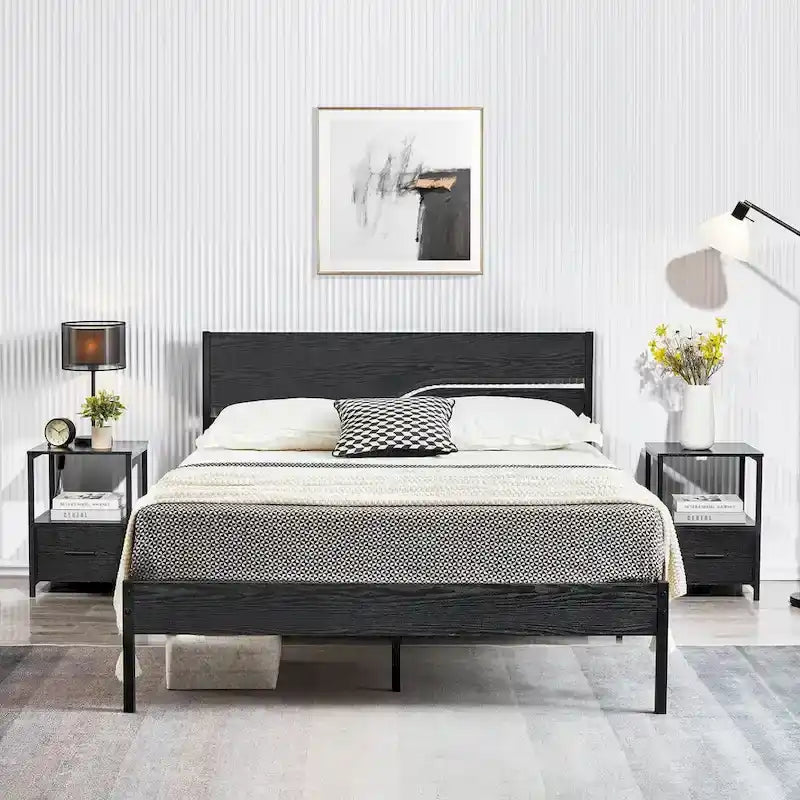 Cadre de lit plateforme en métal industriel avec tête et pied de lit en bois, aucun sommier tapissier requis